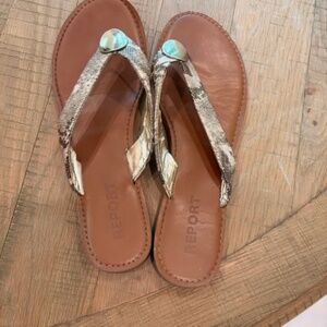 Report Animal Print Flip Flop Style Sandals Size 9